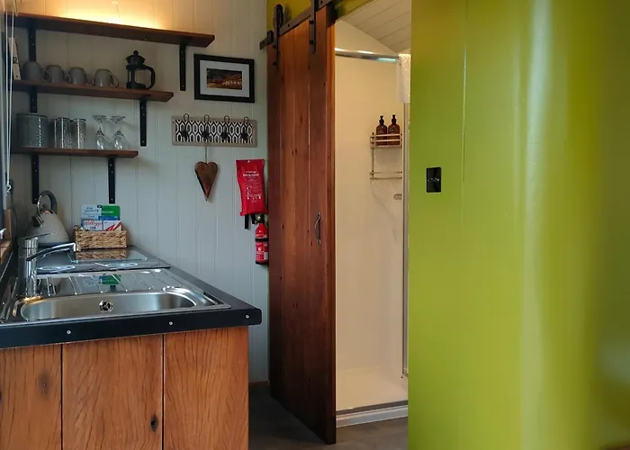 Dingle Way Glamping Danu Annascaul Campsite *